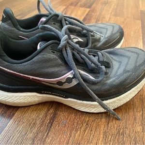 Ladies Saucony Triumph Dark Gray/Purple Shoes, Sz. 8.5